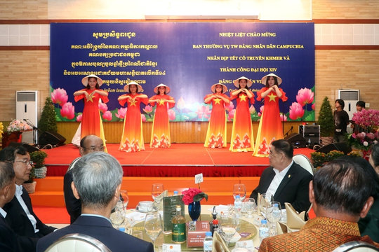 Đầm ấm cuộc gặp hữu nghị Việt Nam - Campuchia