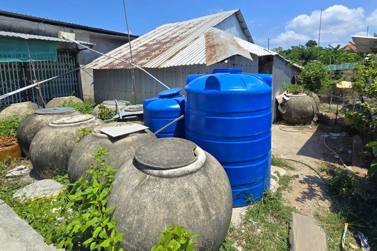 Cơn khát nước sạch giữa vùng đất nhiễm phèn mặn ở Biển Bạch, Cà Mau