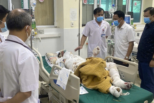 Nỗ lực cứu chữa 3 người dân bị bỏng nặng khi chữa cháy rừng ở Na Sang, Điện Biên