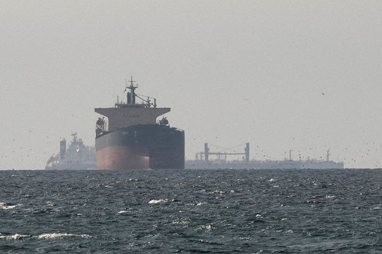 Iran yêu cầu khoản phí 2 triệu USD cho tàu thuyền đi qua eo biển Hormuz?
