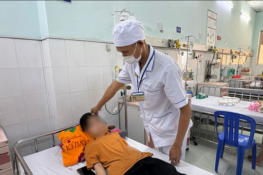 Nắng nóng kéo dài, trẻ mắc bệnh về đường tiêu hóa gia tăng