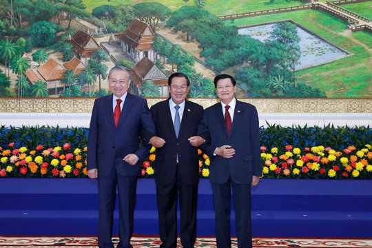 Lãnh đạo Việt Nam chúc mừng năm mới Lào, Campuchia