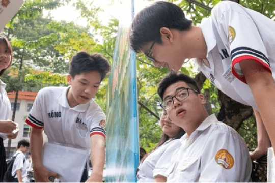 Bối rối với 'tiếng lóng', ngôn ngữ 'nửa Anh nửa Việt' của học sinh