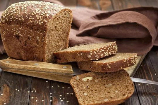 Ăn bánh mì nguyên cám thế nào để tốt cho sức khỏe và không tăng cân?