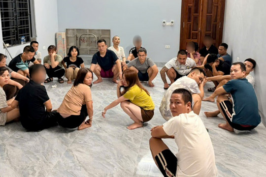 Bắt giữ 18 đối tượng đánh bạc và tổ chức đánh bạc
