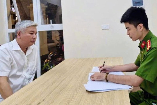 Tạm giữ đối tượng lái xe có nồng độ cồn, hành hung tài xế khác ở Hà Nội