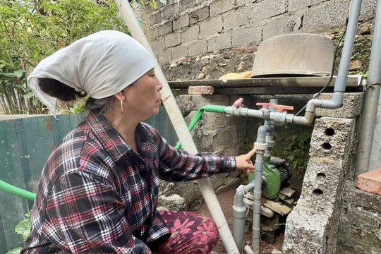 Hàng chục nghìn dân sống ven sông Đà vẫn mòn mỏi chờ nước sạch