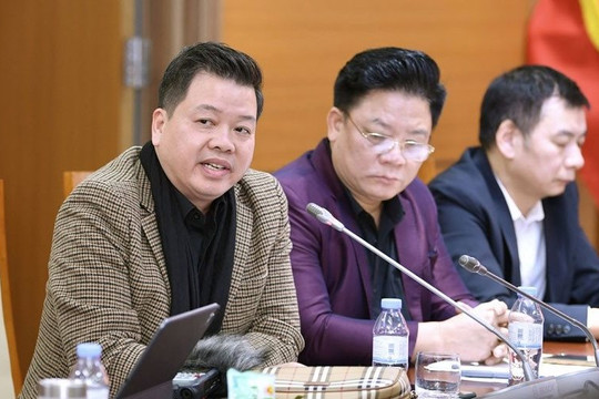NSƯT Đăng Dương biểu diễn một số ca khúc trong chương trình nghệ thuật đặc biệt chào mừng Đại hội XIV
