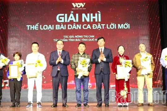 Nhà thơ Ngô Kim Đỉnh đoạt giải Nhì về thơ trong Cuộc vận động sáng tác “Với Đảng vẹn toàn niềm tin yêu”