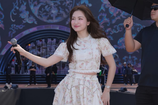 Giọng ca ngọt ngào Hòa Minzy đã có mặt tại sân khấu “Thanh âm kỷ nguyên mới"
