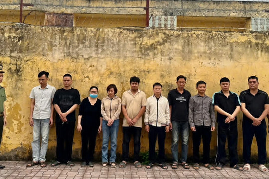 Khởi tố 11 bị can cho đối tượng tại Campuchia thuê tài khoản ngân hàng để đánh bạc