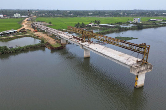 'Năm lần bảy lượt' được gia hạn, cầu 220 tỷ ở Đà Nẵng vẫn dang dở