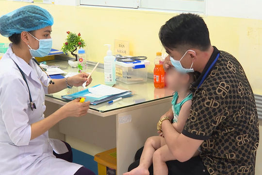 Nắng nóng cực đoan, trẻ nhập viện tăng đột biến