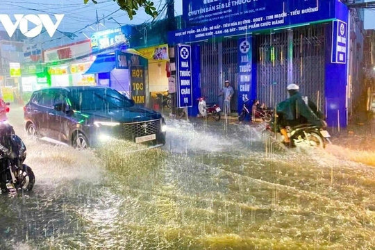 Gió mùa Đông Bắc tràn về, Bắc Bộ và Trung Bộ mưa dông diện rộng, nguy cơ có mưa đá