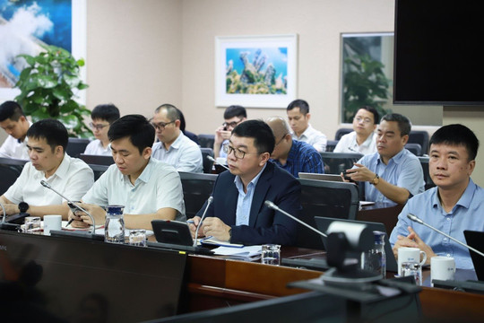 Phó Tổng Giám đốc EVN Phạm Lê Phú làm việc với Công ty TNHH Năng lượng Quốc tế Lan Thương Mekong