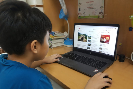 Bảo vệ trẻ em trên không gian mạng: Không phải cấm, mà là giáo dục trẻ kỹ năng