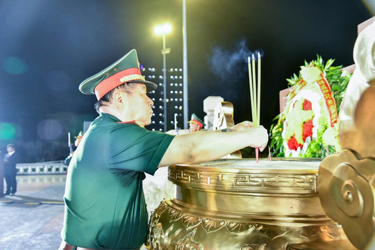 Đại tướng Nguyễn Trọng Nghĩa tri ân các Anh hùng liệt sĩ ở Gia Lai