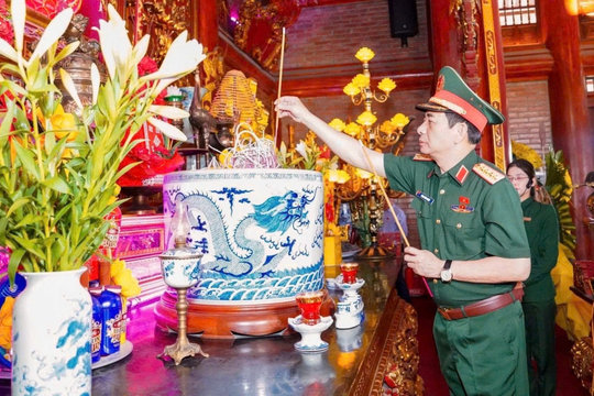 Đại tướng Phan Văn Giang dâng hương tưởng niệm 60 liệt sỹ TNXP Đại đội 915