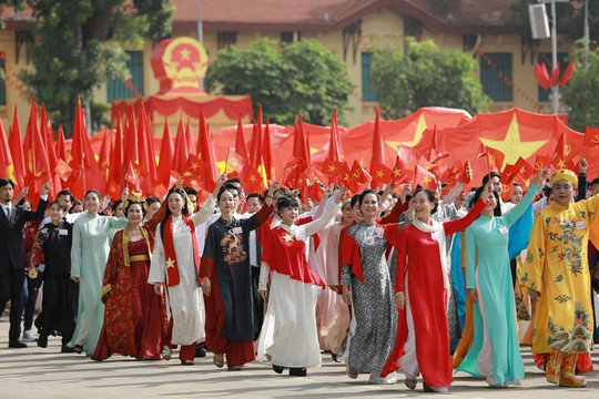 Ca khúc 'Thịnh vượng Việt Nam sáng ngời' của Bùi Trường Linh gây sốt trở lại