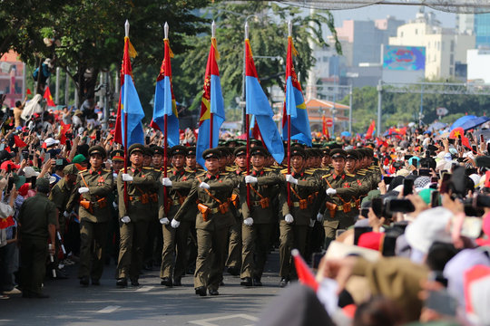 Tri ân cha ông không chỉ bằng vòng hoa, nén hương, mà còn bằng xây đất nước xứng đáng với sự hy sinh