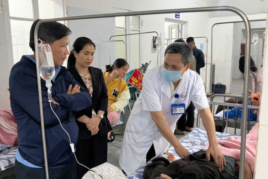 Hơn 50 người ở Quảng Trị nhập viện nghi ngộ độc sau ăn bánh mì