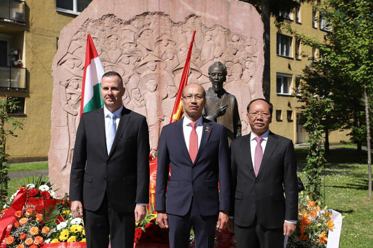 Kỷ niệm 136 năm Ngày sinh Chủ tịch Hồ Chí Minh tại Hungary