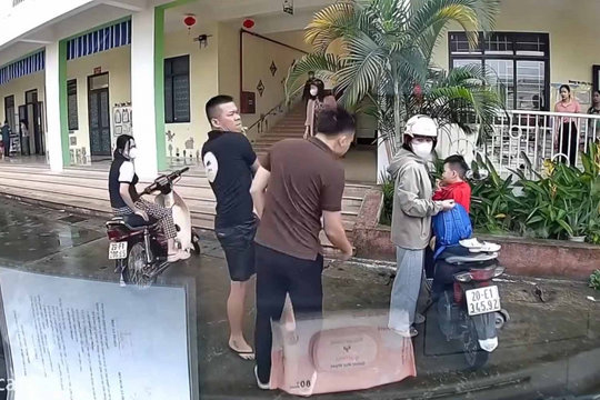 Tài xế giao hàng bị phụ huynh tát tại trường mầm non ở Bắc Ninh