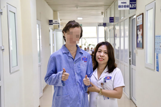 Bác sĩ Việt cứu nữ bệnh nhân Nga khỏi nguy cơ liệt vì khối u não khổng lồ