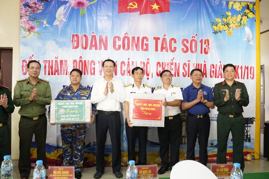 Hải trình nghĩa tình đến Trường Sa: Trao hơn 90 tỷ đồng hướng về biển đảo Tổ quốc