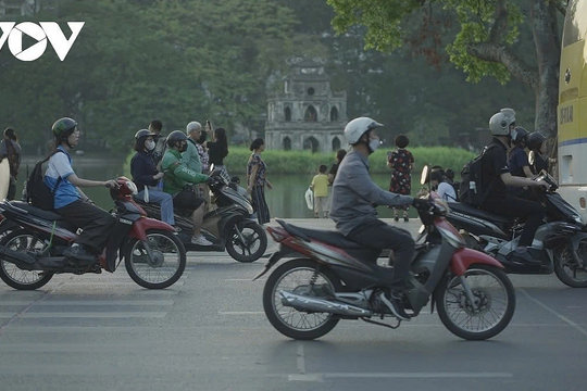 Hà Nội làm rõ thông tin “chưa cấm xe máy xăng cá nhân đi vào vùng phát thải thấp"