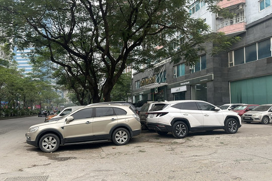 Hà Nội đề xuất tăng phí sử dụng lòng đường, vỉa hè mức phí cao nhất 400.000đ/m2