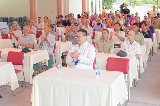 250 người có công và thân nhân người có công được khám, tư vấn sức khỏe miễn phí