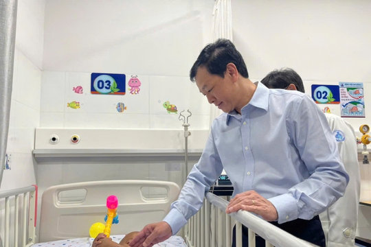 Trẻ có dấu hiệu bị bạo hành: Trách nhiệm của khu dân cư, trường học đến đâu?