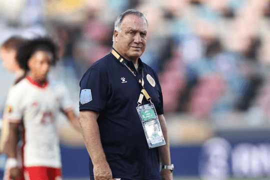 HLV từ chức ngay trước World Cup, Curacao mời lại thầy cũ vừa nghỉ việc chăm con