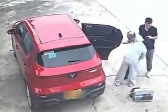 Tình tiết bất ngờ sau video ông lão bị bỏ lại trước cổng chùa ở Hải Phòng