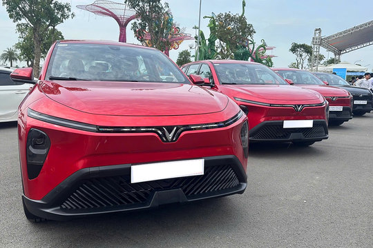 VinFast bán hơn 24.700 ô tô điện trong tháng 4/2026
