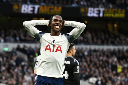 Kết quả bóng đá hôm nay 12/5: Tottenham mất chiến thắng theo kịch bản nghiệt ngã