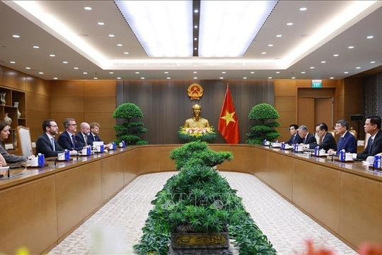 Thủ tướng Lê Minh Hưng tiếp Đại sứ Anh tại Việt Nam Iain Frew