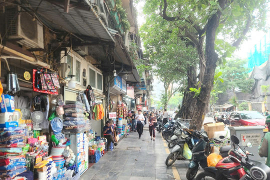 Hà Nội cho thuê vỉa hè: Cần cơ chế minh bạch, đặt lợi ích người đi bộ lên hàng đầu