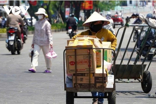 Nắng nóng tiếp diễn trên diện rộng, nhiều khu vực vượt 38 độ C