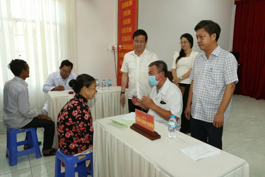 Khám bệnh, tặng quà cho 200 hộ nghèo, hộ có hoàn cảnh khó khăn tại Cần Thơ