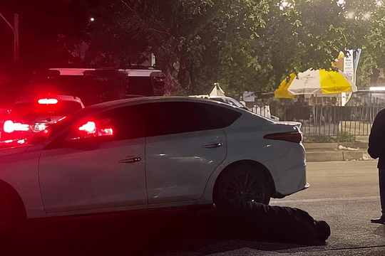 Tài xế Mazda lao xe vào nhóm người trước nhà hàng ở Nghệ An, nạn nhân gãy chân