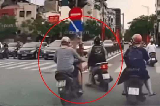 CSGT Hà Nội xác minh, truy tìm cô gái tạt đầu xe máy gây tai nạn rồi bỏ chạy
