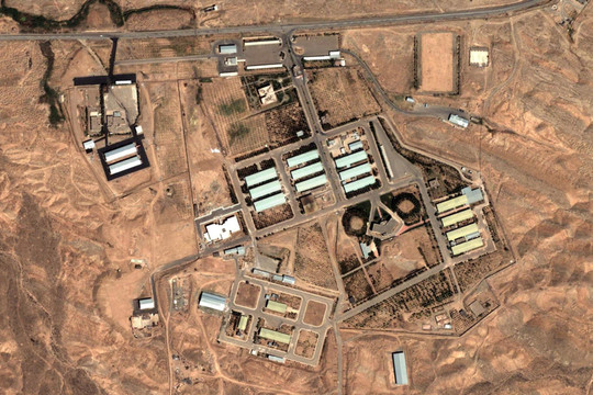 Mỹ tấn công cơ sở quân sự Iran