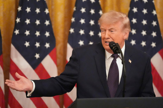 Ông Trump cảnh báo Oman, tuyên bố eo biển Hormuz sẽ sớm mở cửa trở lại
