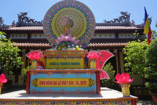 Đại lễ Phật đản tại Huế hướng về cộng đồng, giúp đỡ người nghèo