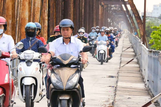 Chính thức thông xe cầu Long Biên sau 2 tháng sửa chữa