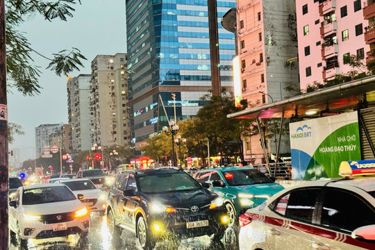 Thời tiết ngày 30/5: Hà Nội có mưa dông rải rác, cảnh báo lốc sét