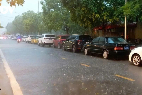 Nhiều khu vực nội thành Hà Nội sẽ có mưa lớn trong vòng 3 giờ tới