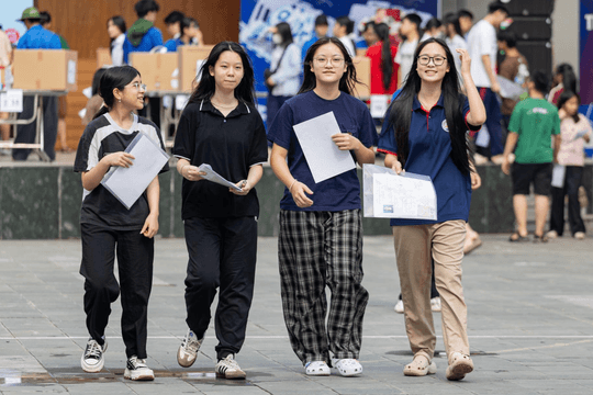Thi lớp 10 Hà Nội 2026: 1 thí sinh bị đình chỉ vì mang điện thoại vào phòng thi